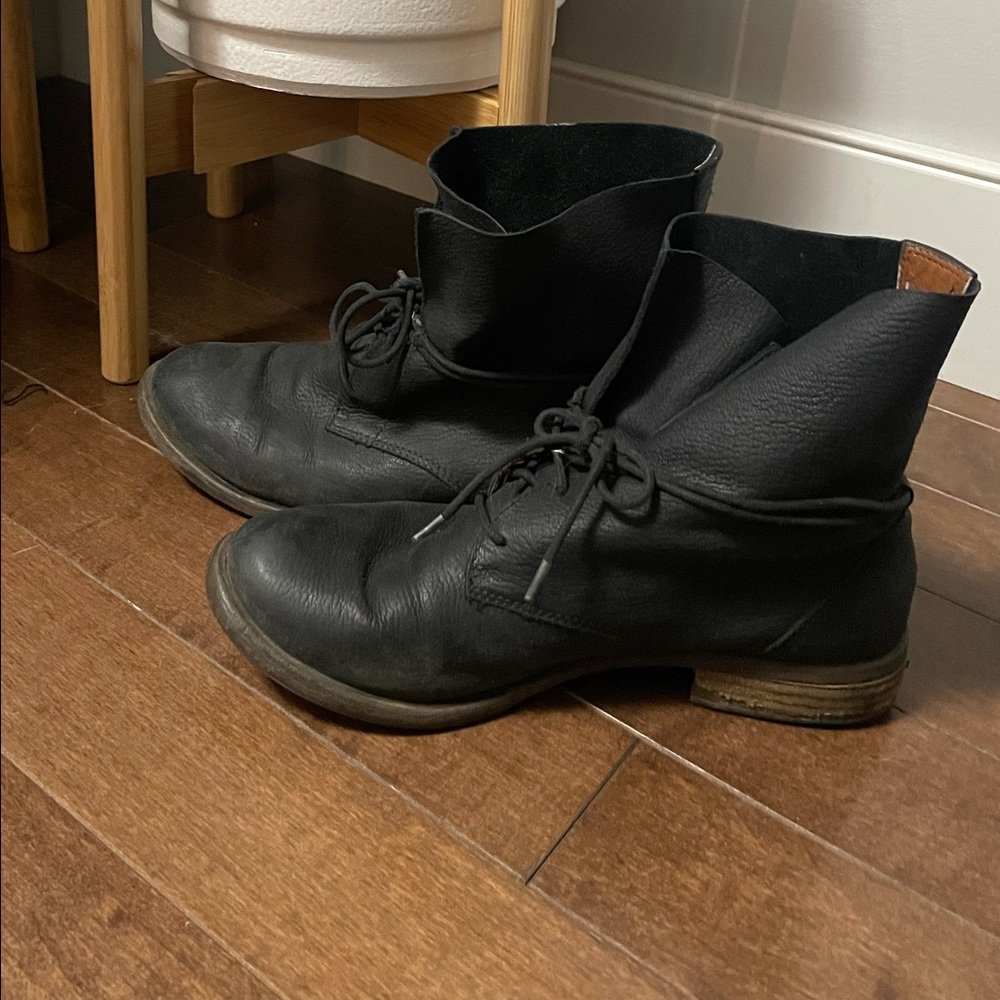 Lucky Brand Black Leather Lace-Up Combat Boots